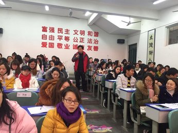 “博物馆之友”成员罗仕芳走进江油诗城小学