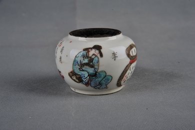 中华民国粉彩人物瓷笔洗