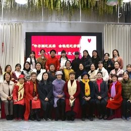 江油市李白纪念馆开展“吟巾帼之风彩·会桃花之芳园”三·八妇女节主题诗友会